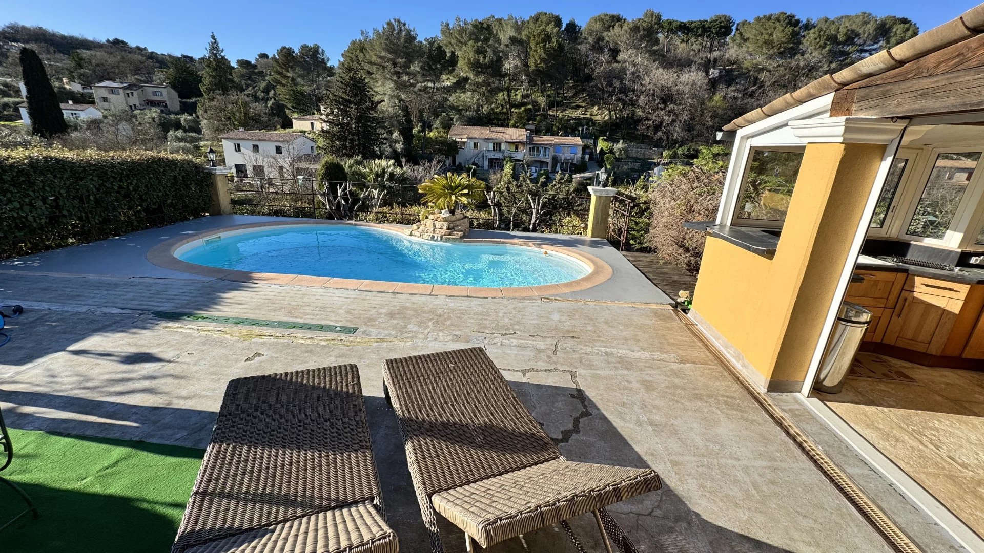 Villa avec piscine et garage