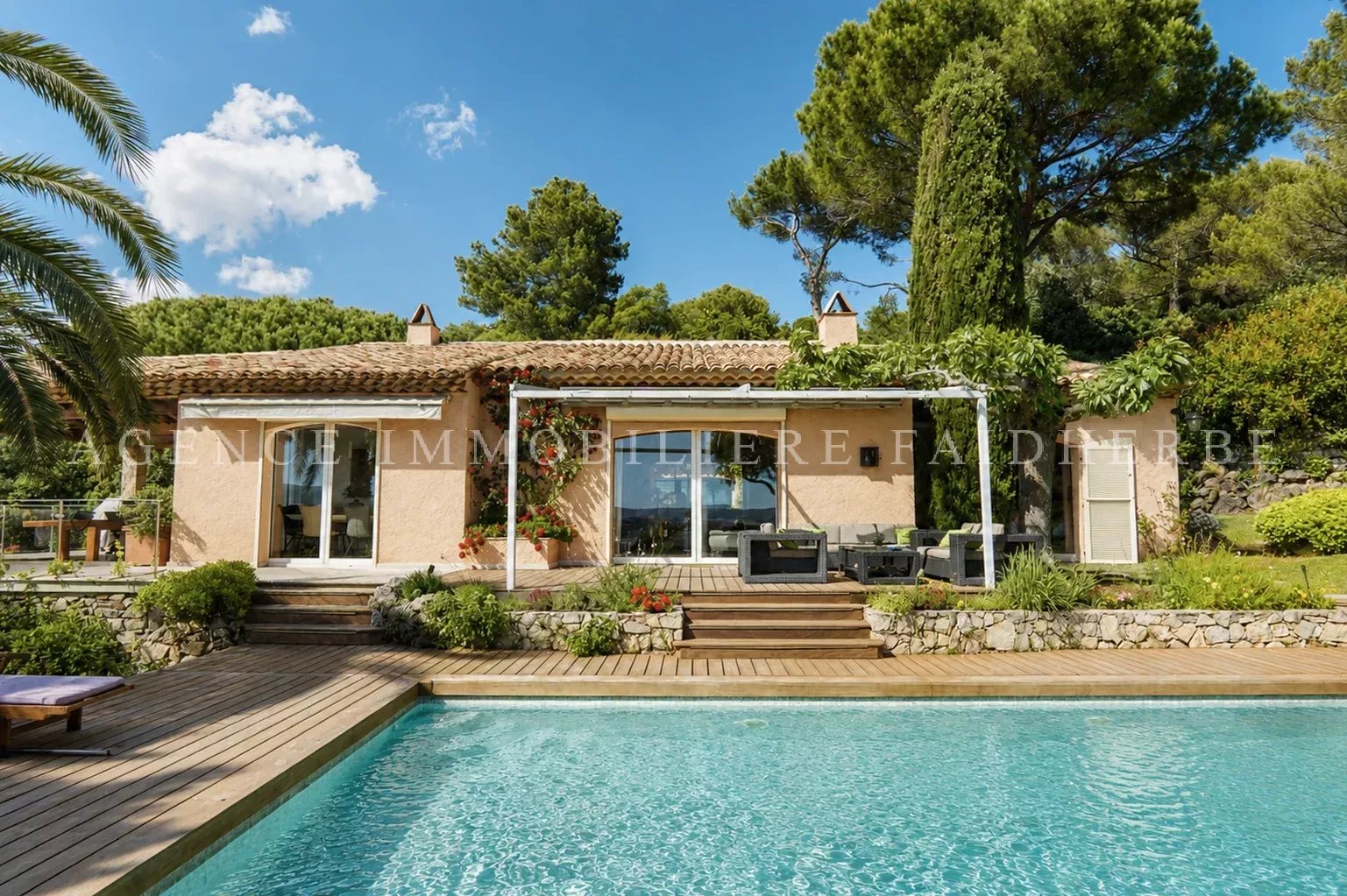 Somptueuse villa vue mer REF 225