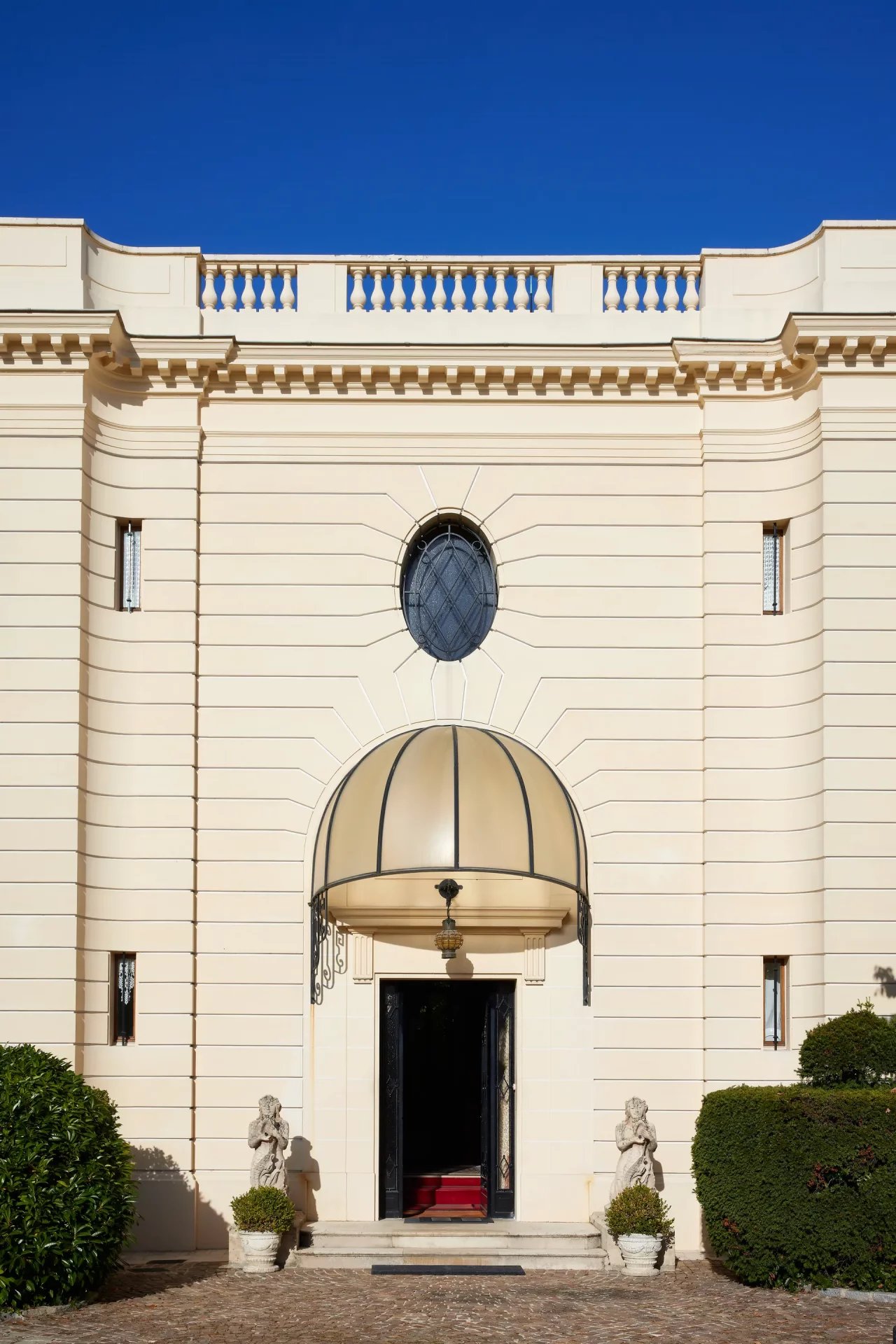 Art Deco property built by architect Michel Roux-Spitz in FONTAINEBLEAU