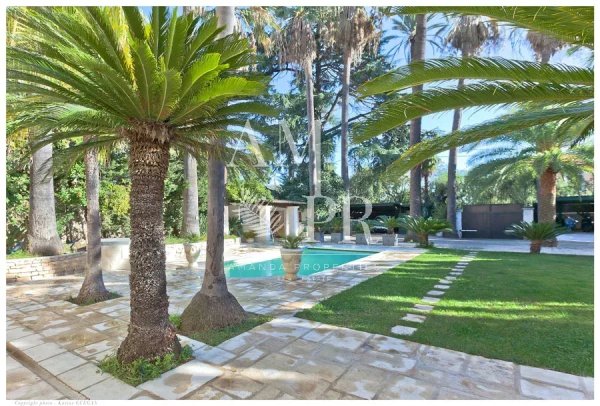 Belle Epoque Villa for Sale in Golfe Juan | Historic Family Estate — photo 1