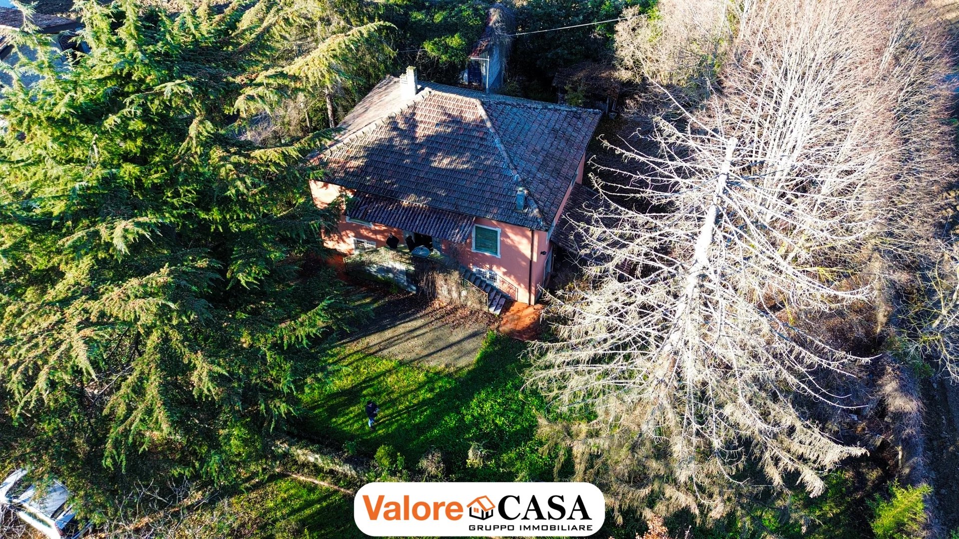 VISONE, CASA INDIPENDENTE CON PARCO PRIVATO