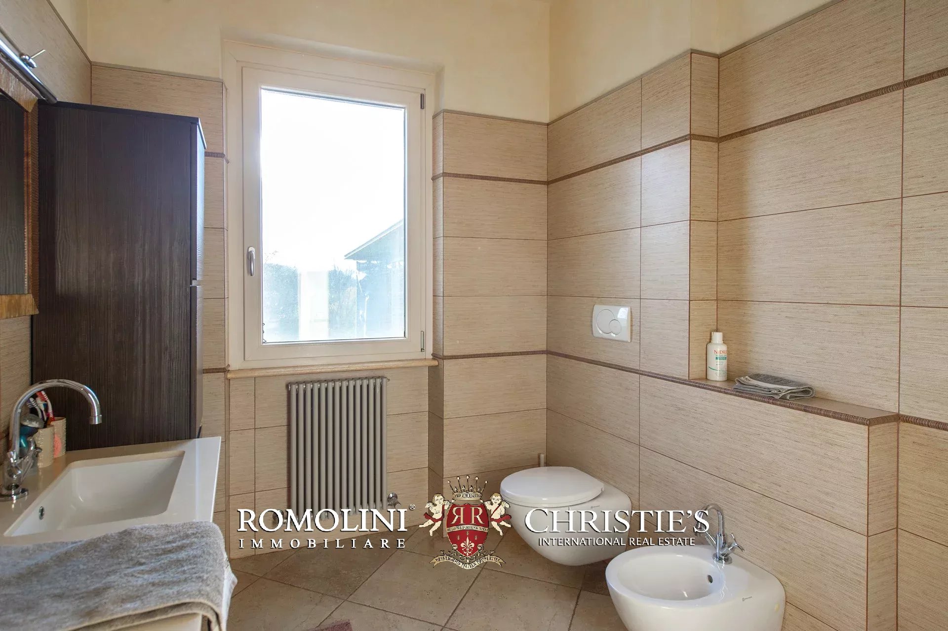 10 Bedroom Villa/Townhouse's Image 40