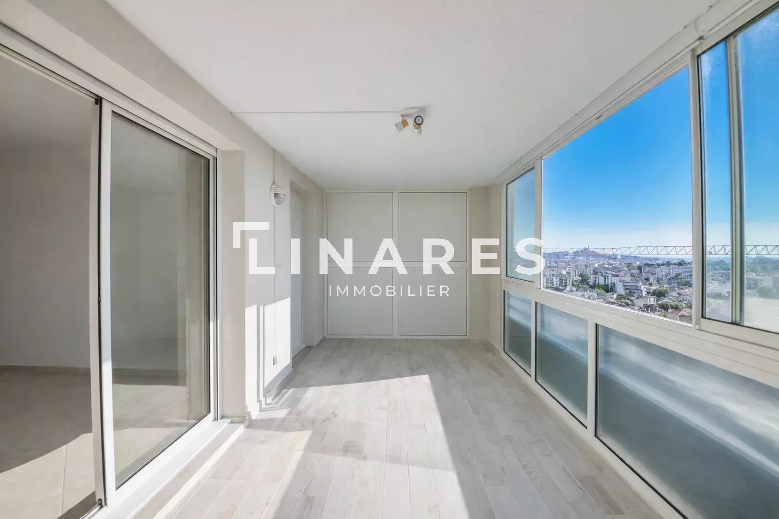 PANORAMIC VIEW - Appartement T3 de 77m2 carrez - Terrasse 17m2 - 13004