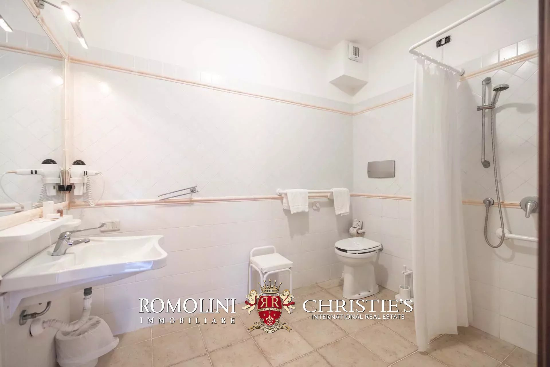 108 Bedroom Villa/Townhouse's Image 45