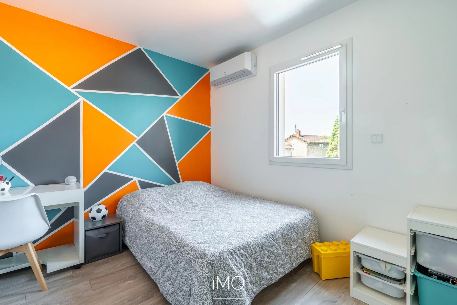 Maison 5 pièces de 126 m² centre village Ambérieux