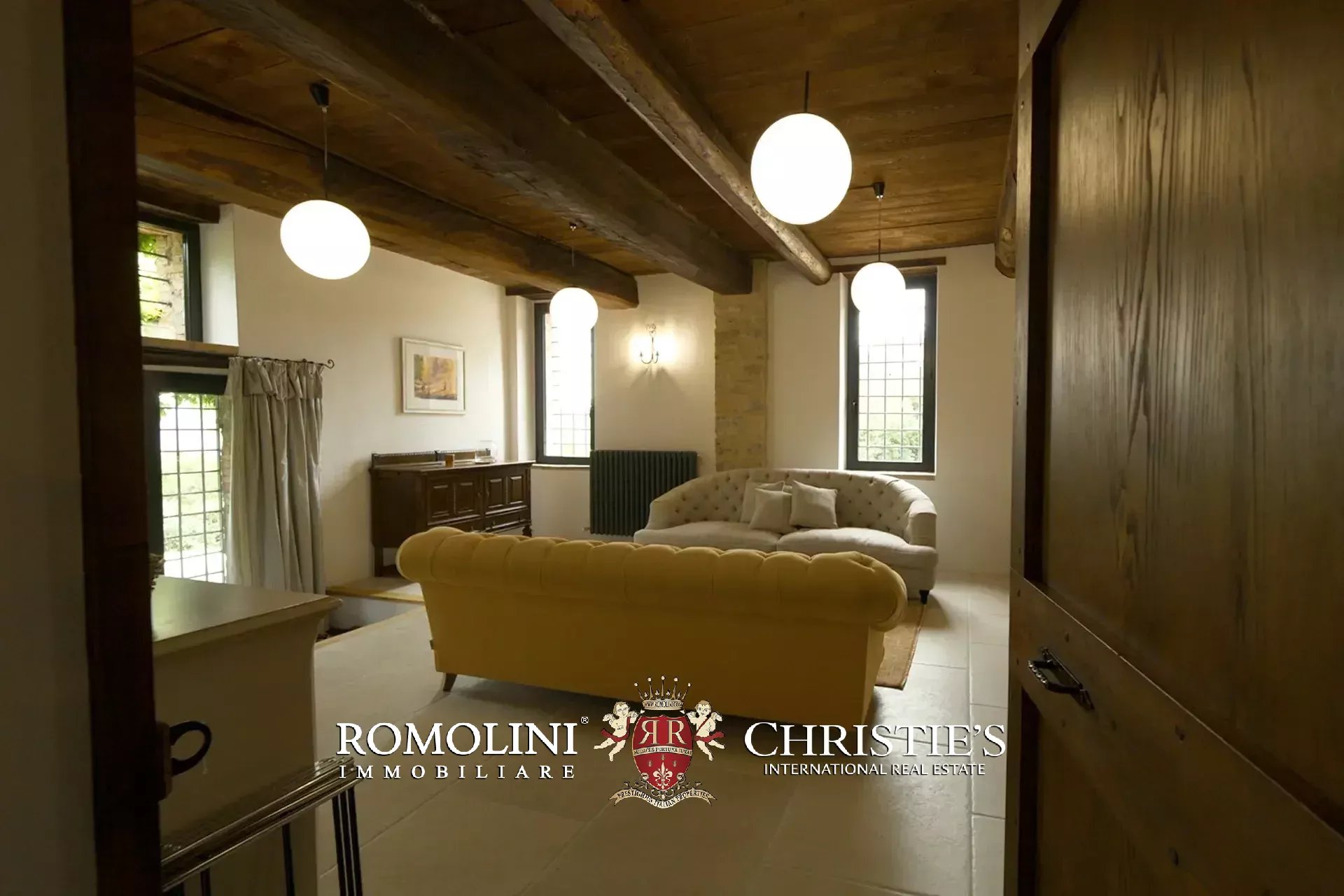  FINELY RESTORED RURAL COMPLEX FOR SALE IN UMBERTIDE UMBRIA