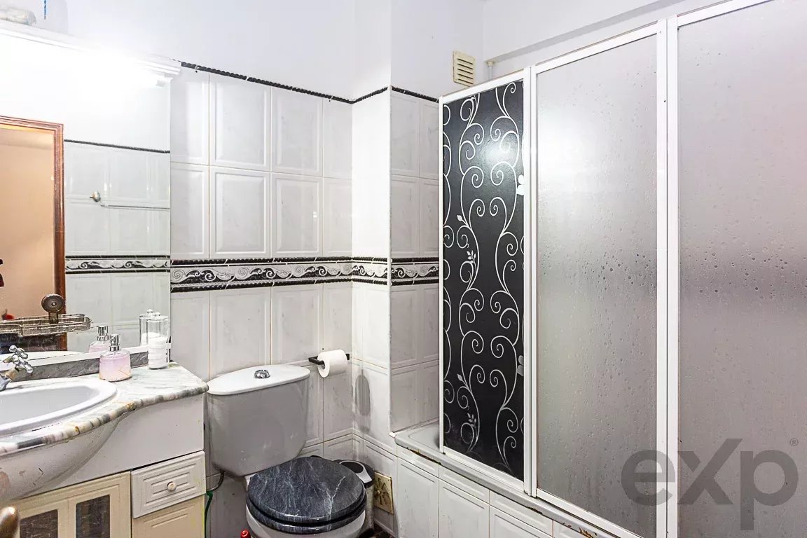 2 Bedroom Apartment in Olhão with Balcony and Covered Terrace | Prime Location 86879591 image 20