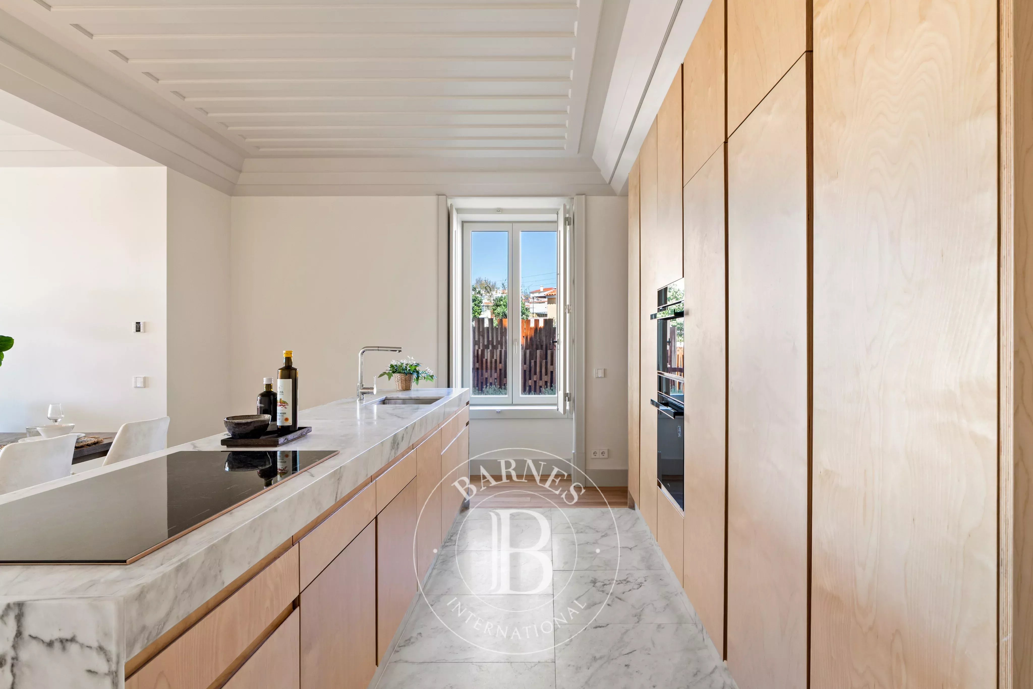 Jardin et vue sur la mer