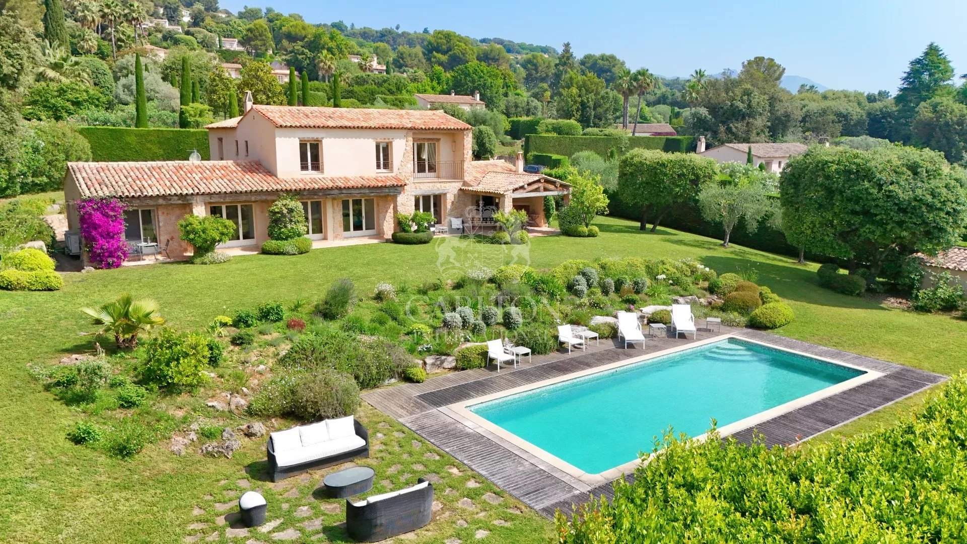 Exclusivo: Uma moradia excecional perto da aldeia de Saint-Paul-de-Vence