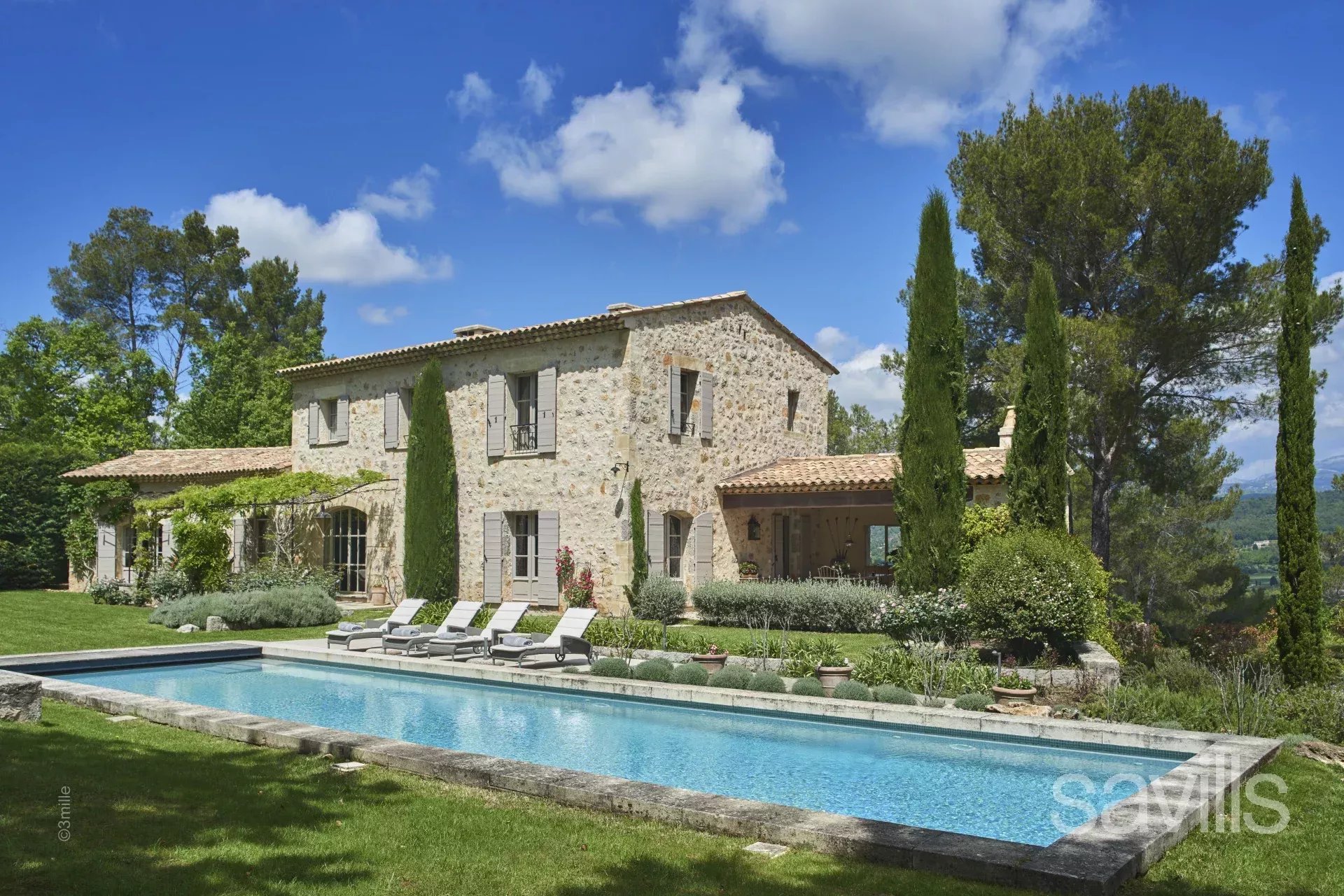 Stunning stone villa in the private domain of Terre Blanche.