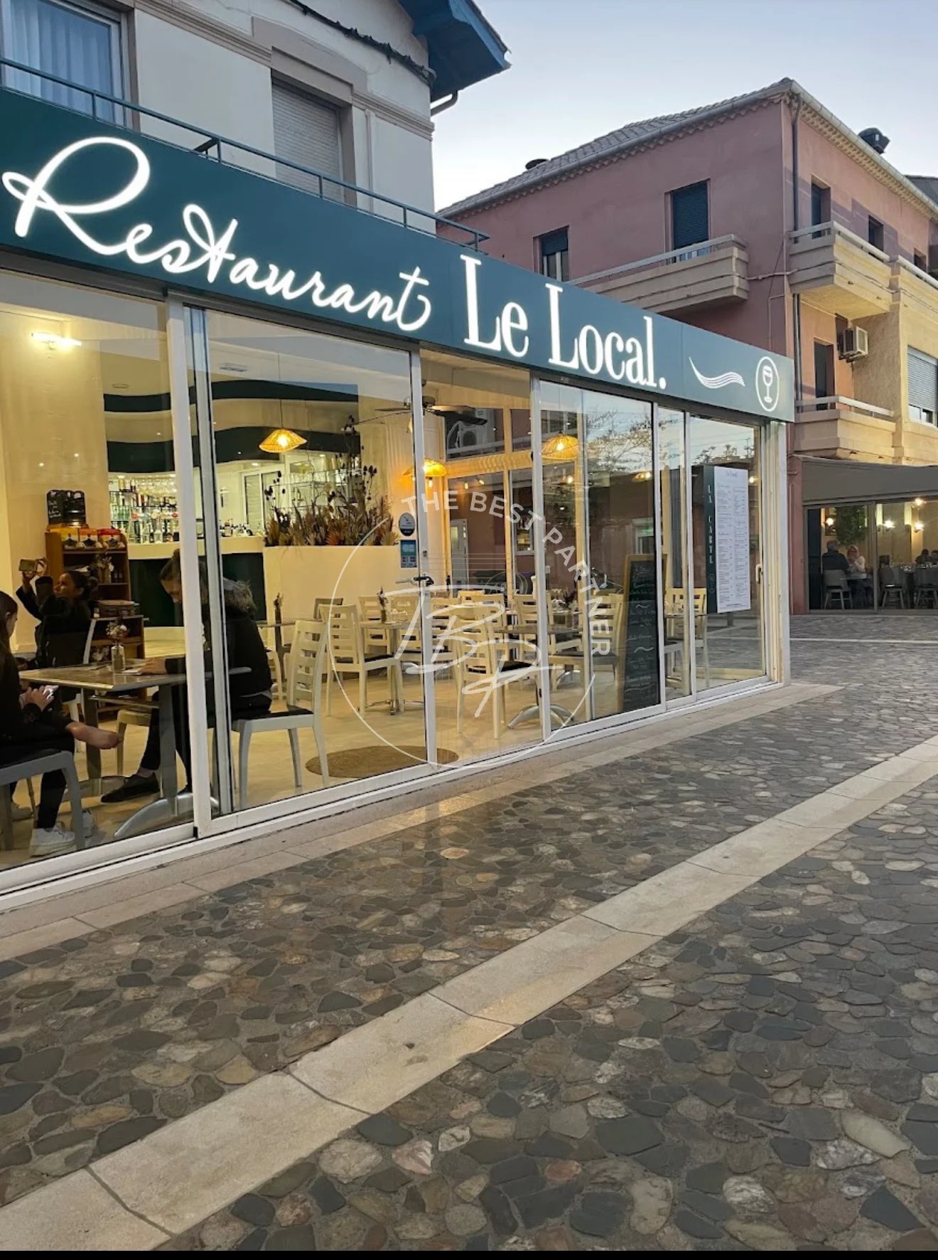Opportunité rare : Restaurant clé en main avec appartement a