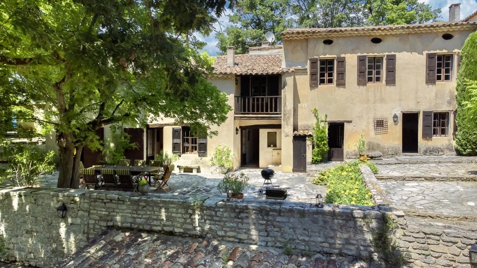 Exceptional property on 4.9 hectares