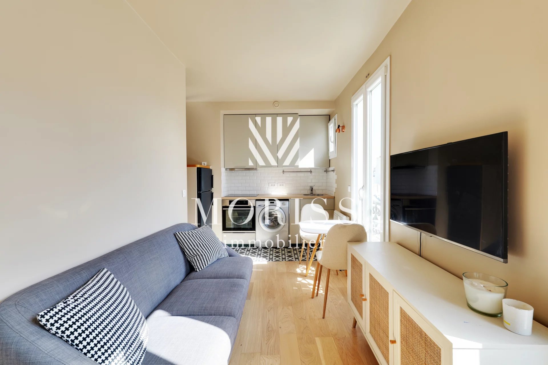 APPARTEMENT 24m2 / COUP DE COEUR / PARIS INVALIDES - Image Array