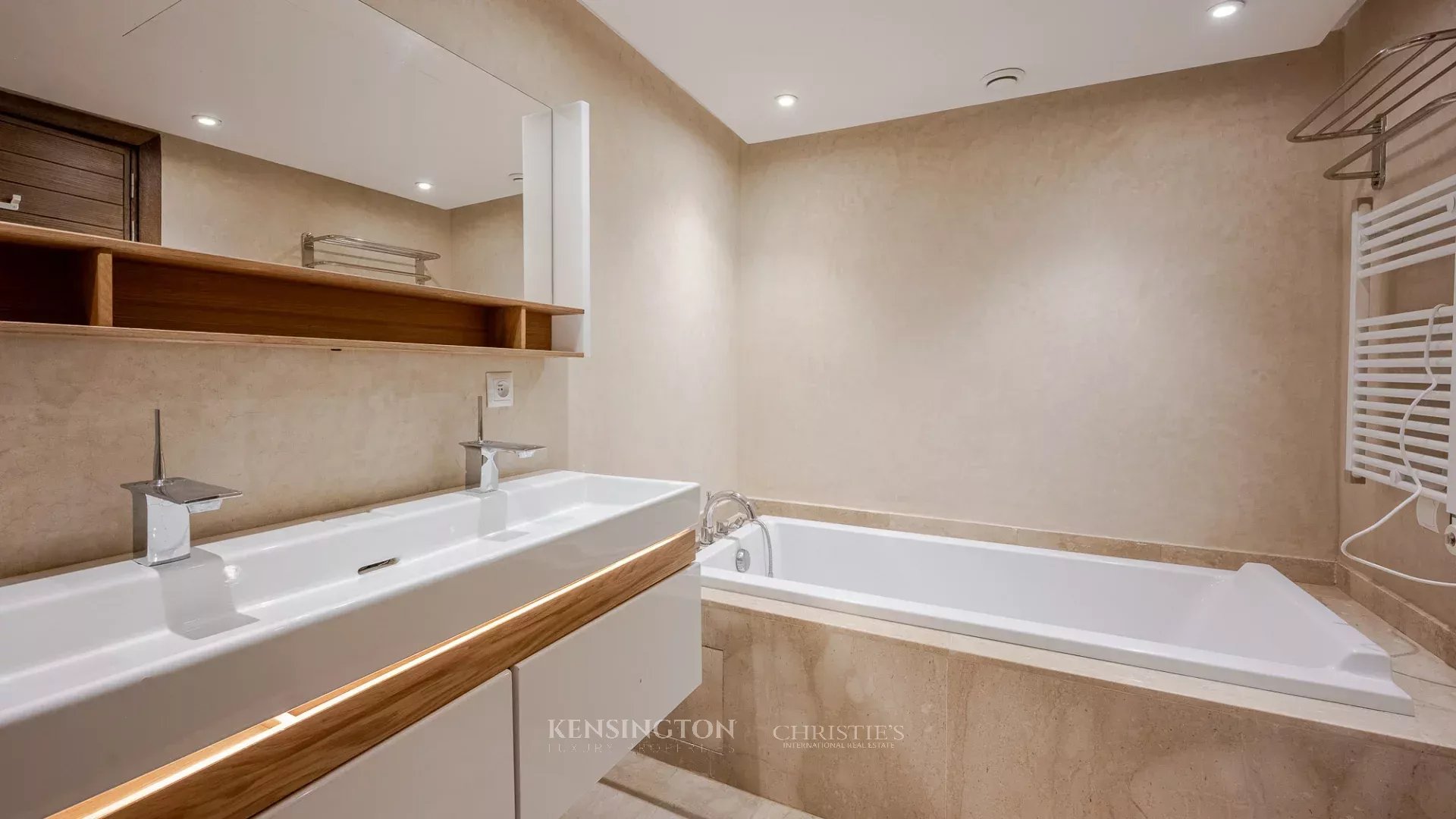 4 Bedroom Villa/Townhouse's Image 26