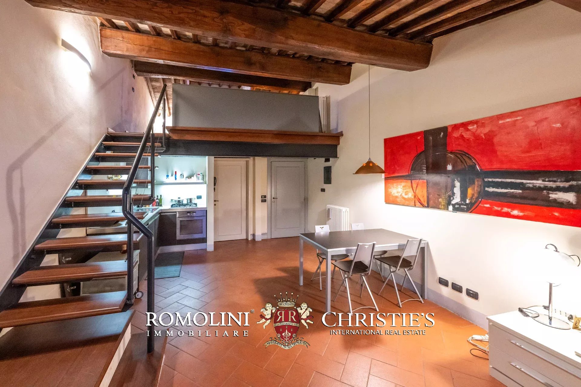 COZY 60-SQM PENTHOUSE FOR SALE IN THE HISTORICAL CENTER OF AREZZO