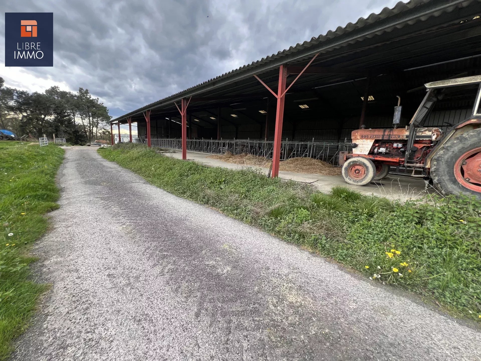 SEVIGNACQ, A VENDRE ferme de 23 hectares, avec bâtiments agricoles.