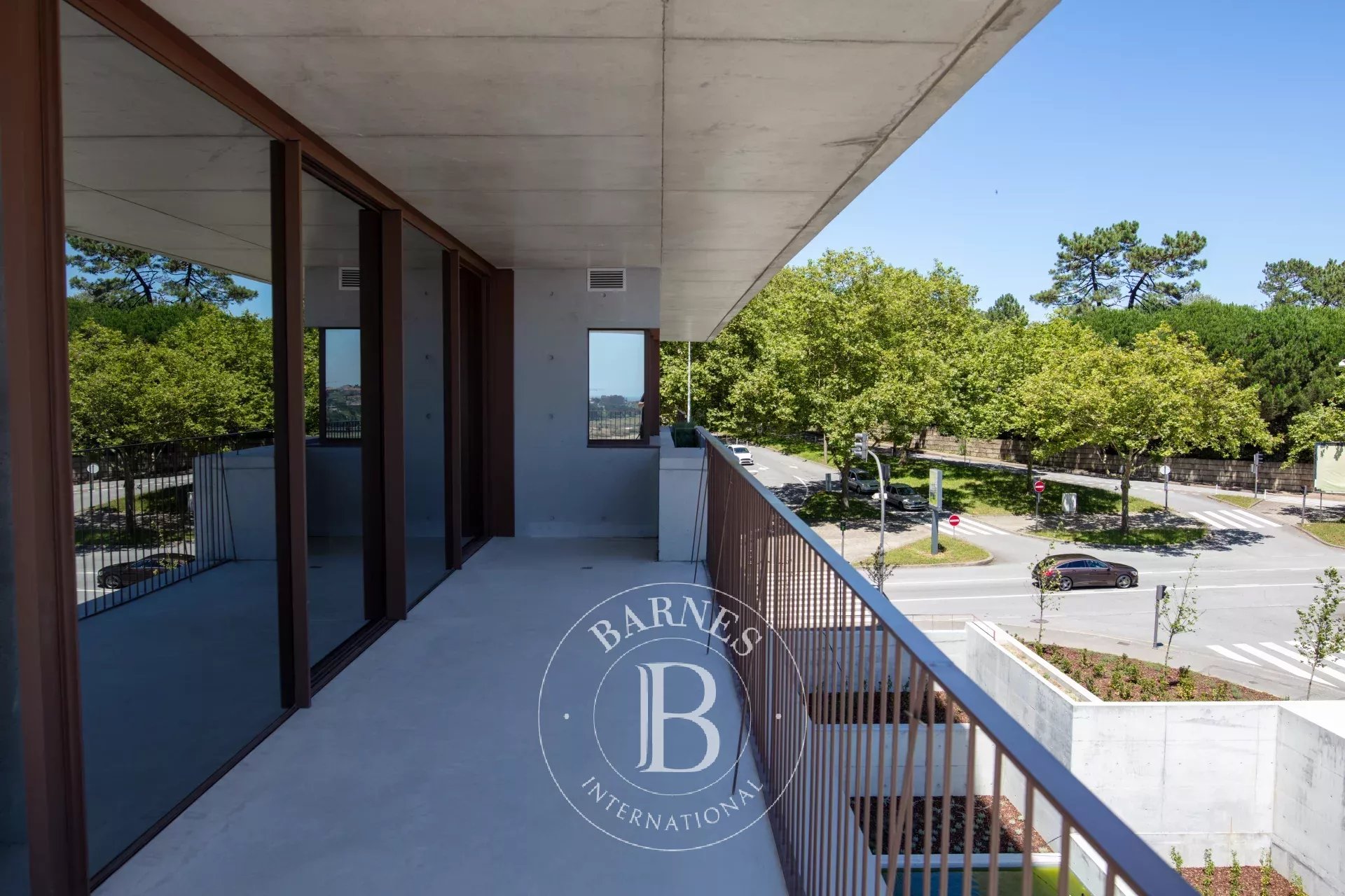 Terraço e vista de rio e de mar