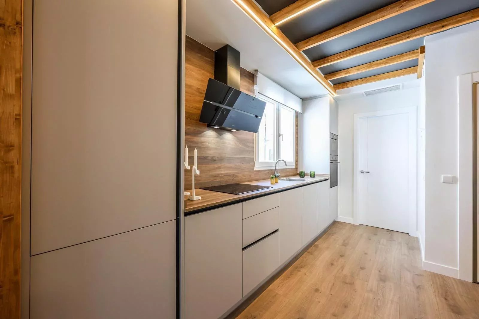 Modern and Bright Apartment on Paseo de la Castellana - picture 11