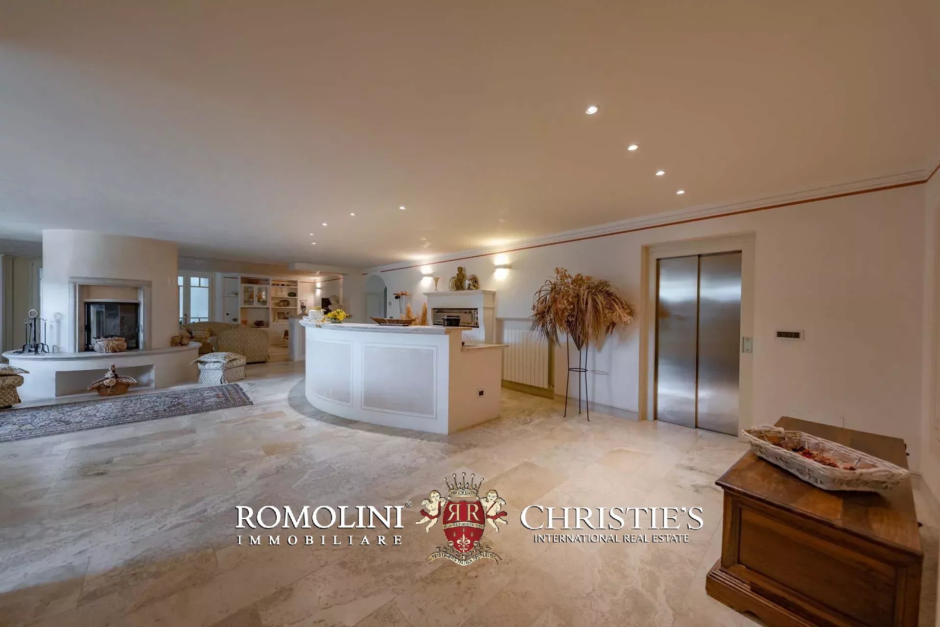 10 Bedroom Villa/Townhouse's Image 71