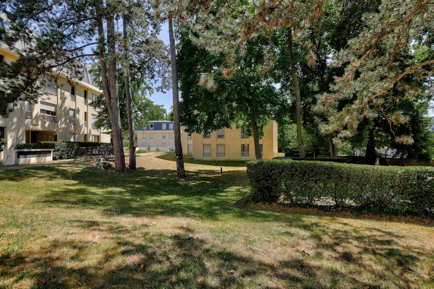 Versailles - PLACE LABOULAYE - Appartement - 5 chambres -120 m².