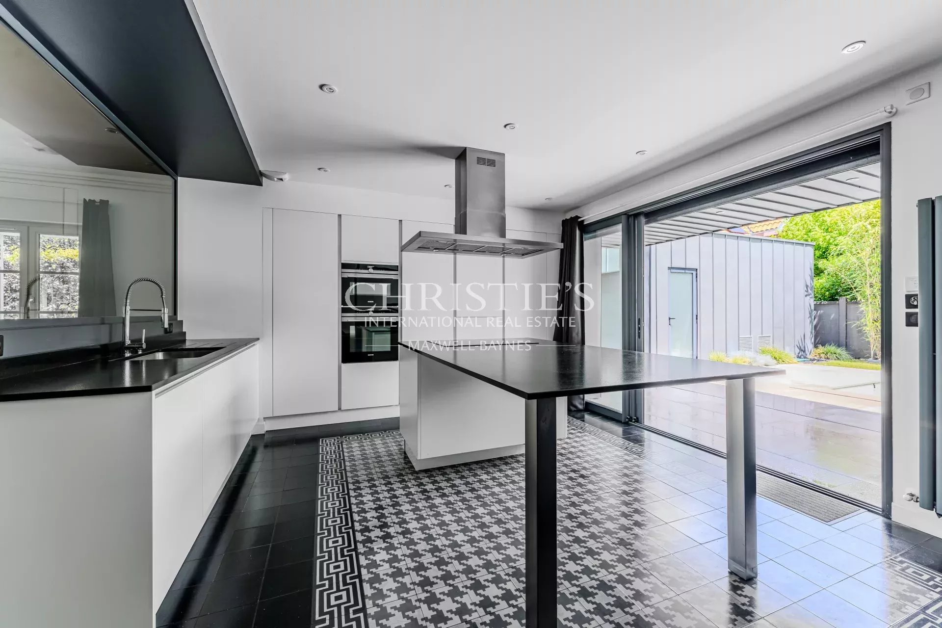 5 Bedroom Villa/Townhouse's Image 4