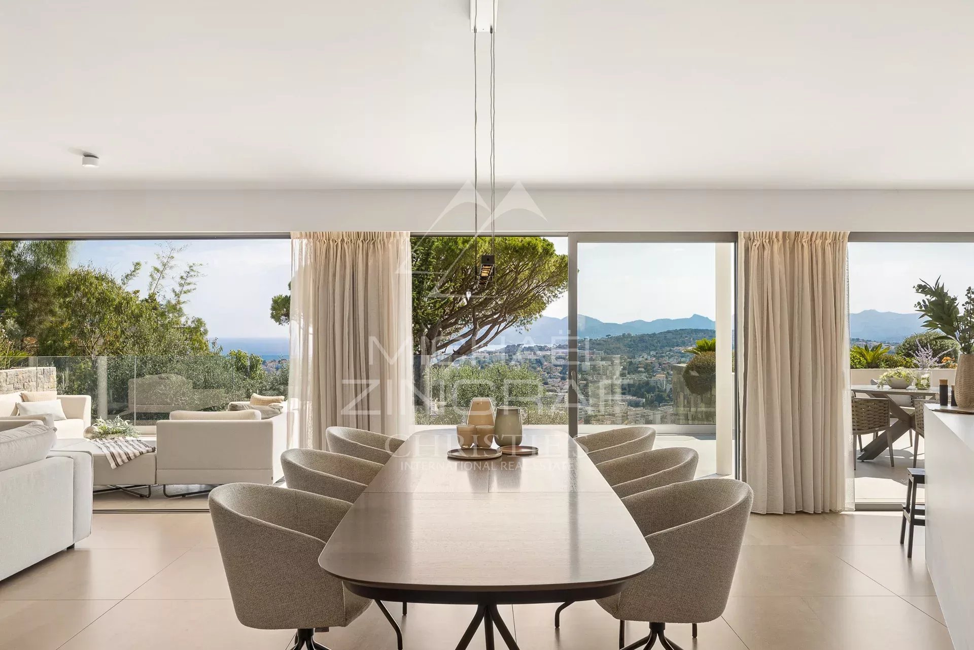 5 Bedroom Villa/Townhouse's Image 3