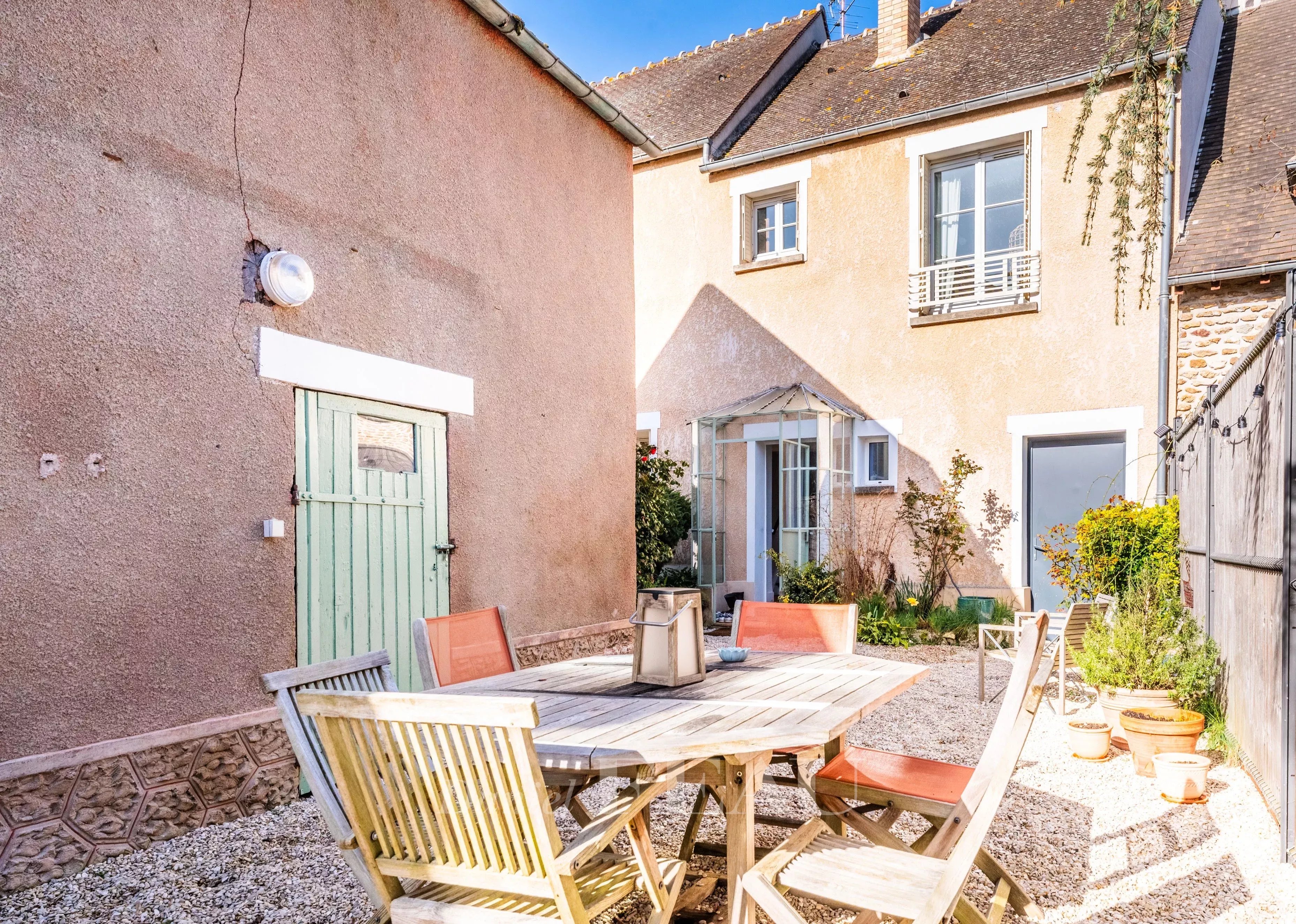 À deux minutes de Montfort-l'Amaury - cœur de village