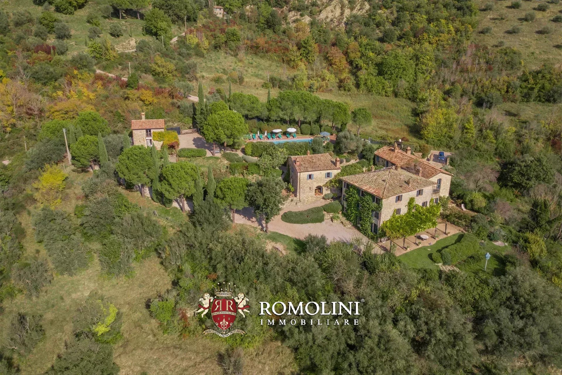BORGO RISTRUTTURATO CON PISCINA IN VENDITA A UMBERTIDE