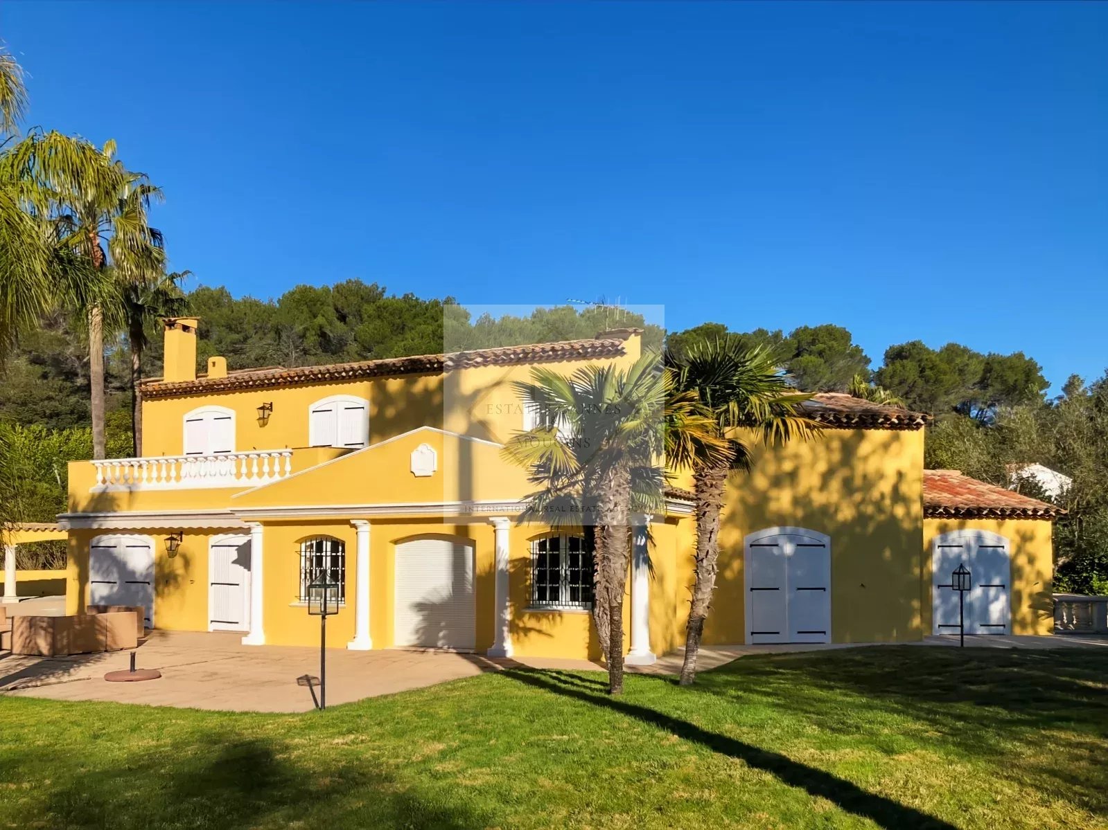 MOUGINS — VILLA D’EXCEPTION À LOUER À L’ANNÉE — photo 11