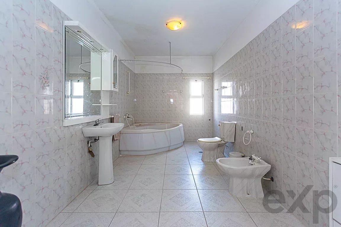 Three-bedroom house with potential for rental income – Gambelas, Montenegro 86834316 image 33