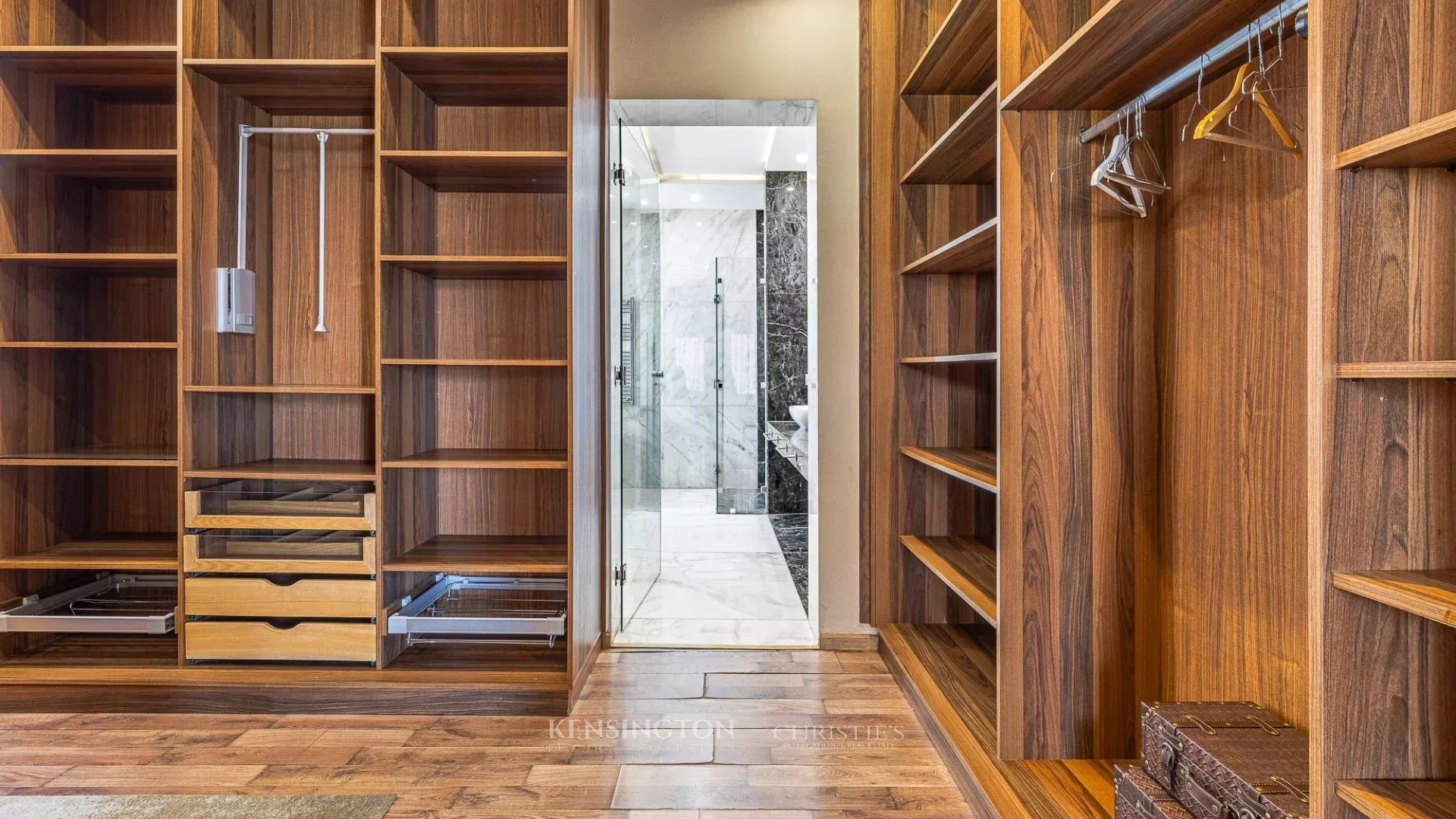 4 Bedroom Villa/Townhouse's Image 33