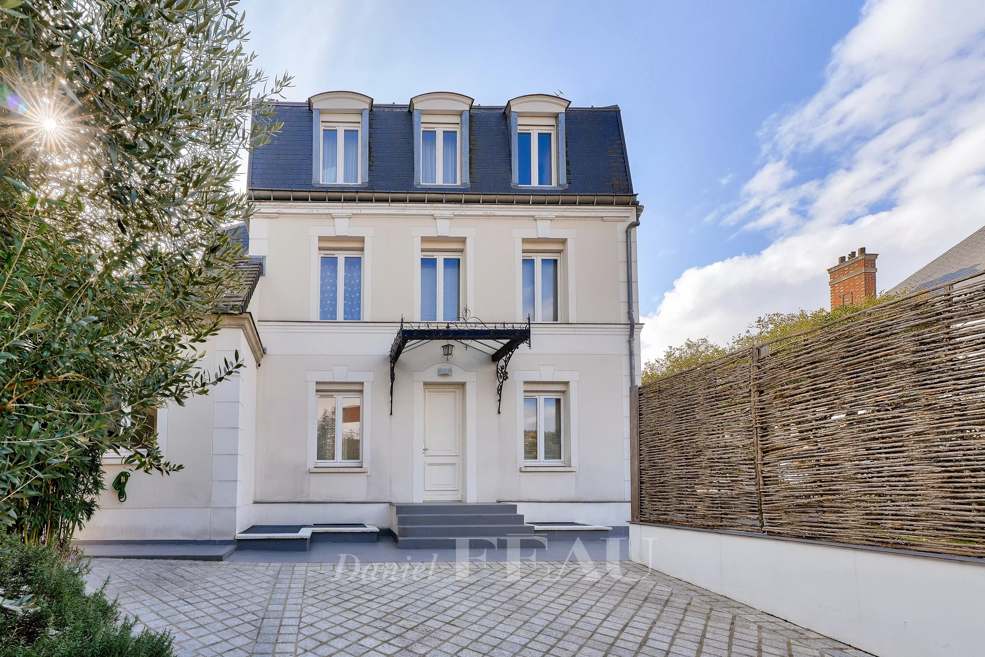 Rueil-Malmaison – An elegant family home
