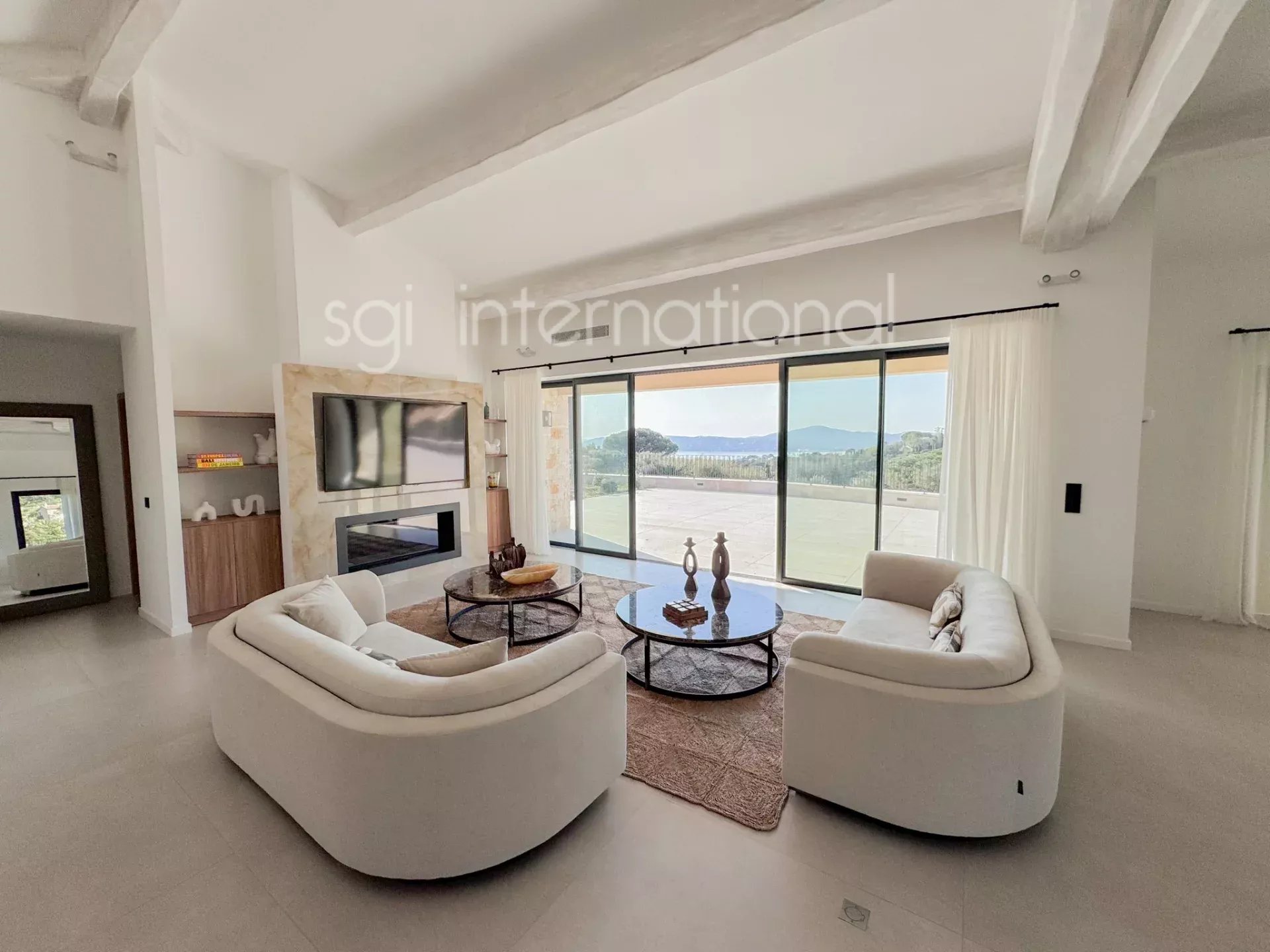 Grimaud – moderne, komplett renovierte Villa.