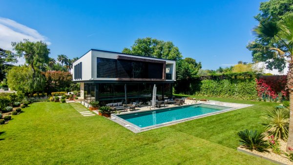 New modern villa on the West side of a prestigious residential estate — photo 1