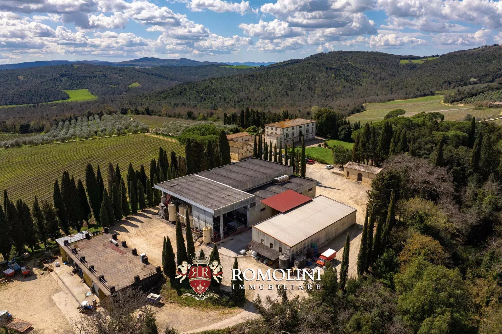 35 Bedroom Vineyard's Image 5