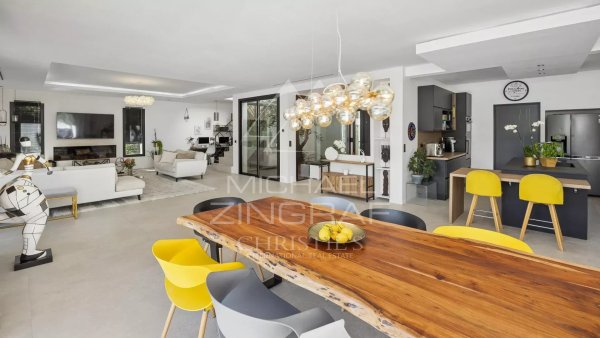An elegant, contemporary-style villa in a completely peaceful setting — photo 6