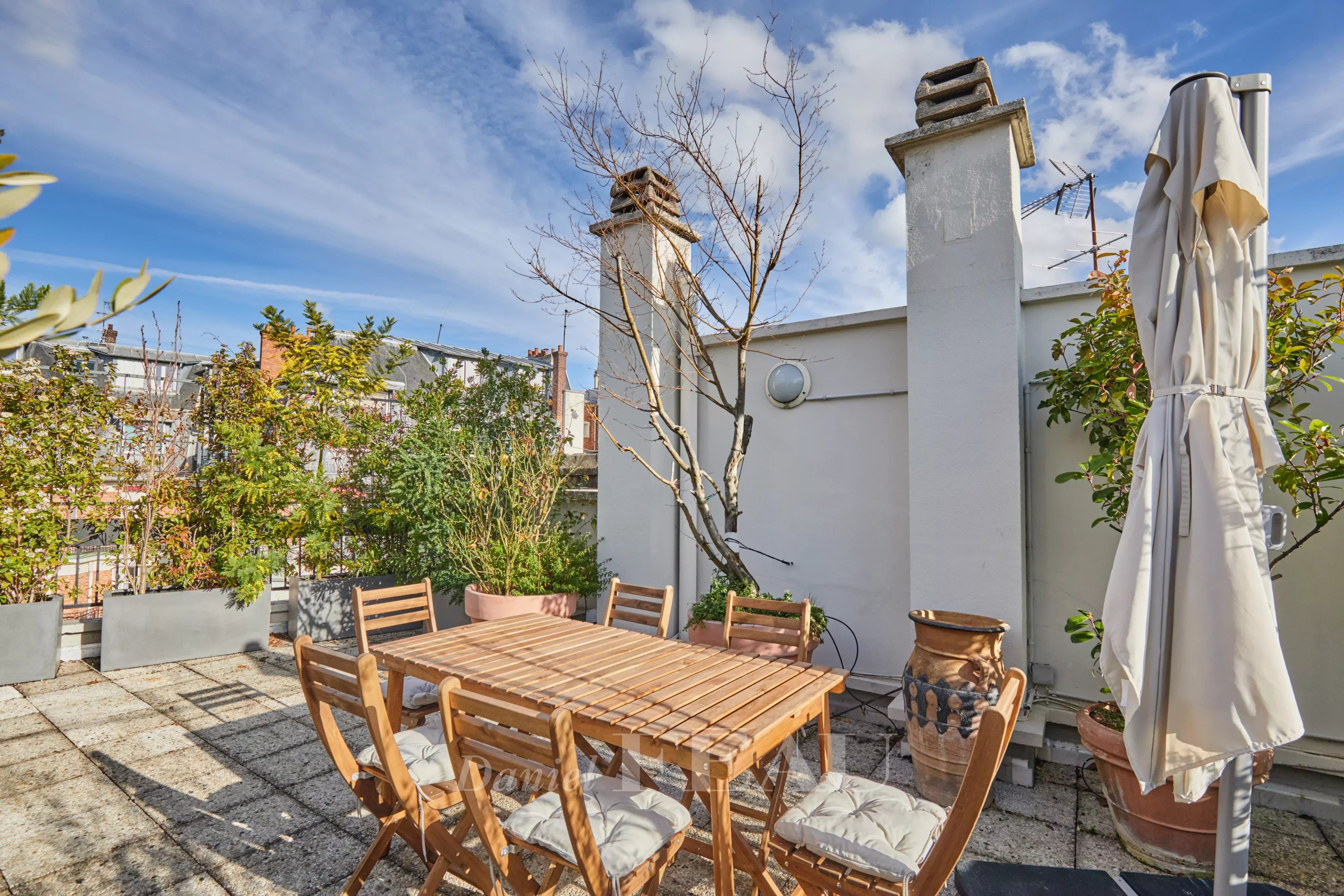 Sale Apartment Paris 16th