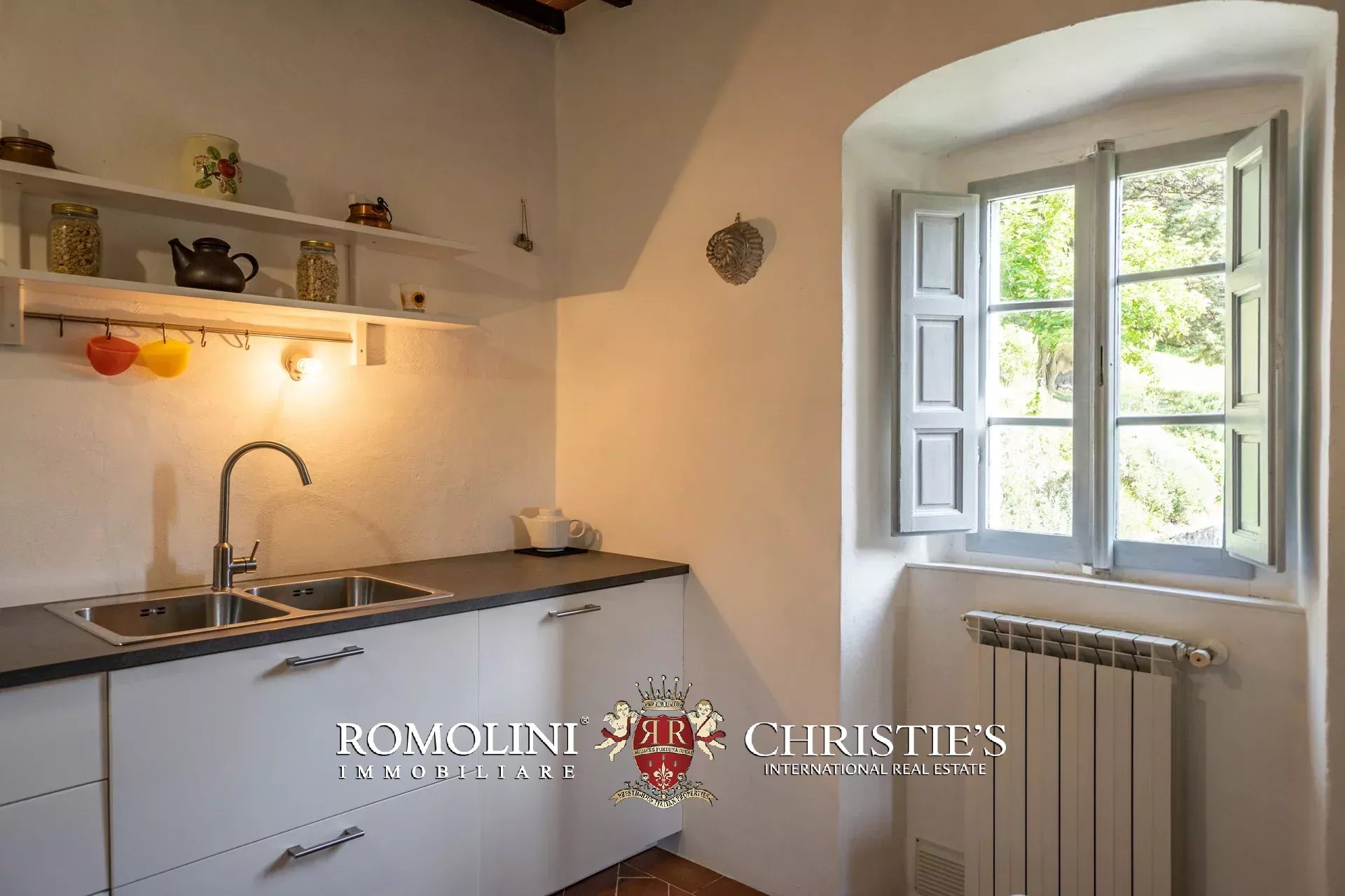6 Bedroom Villa/Townhouse's Image 43