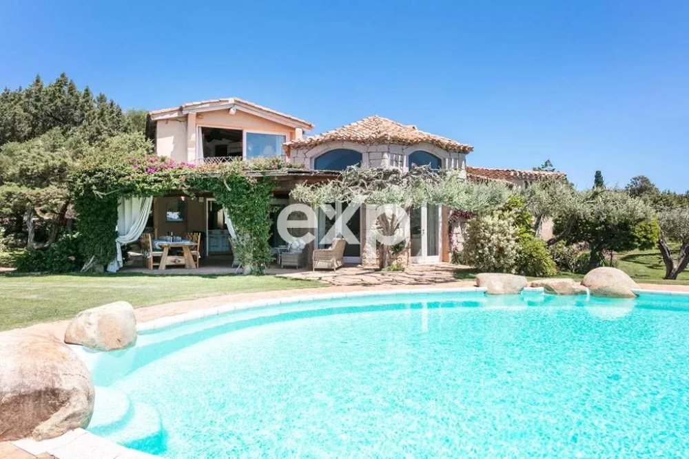 Villa con piscina e vista mare a Cala di Volpe -