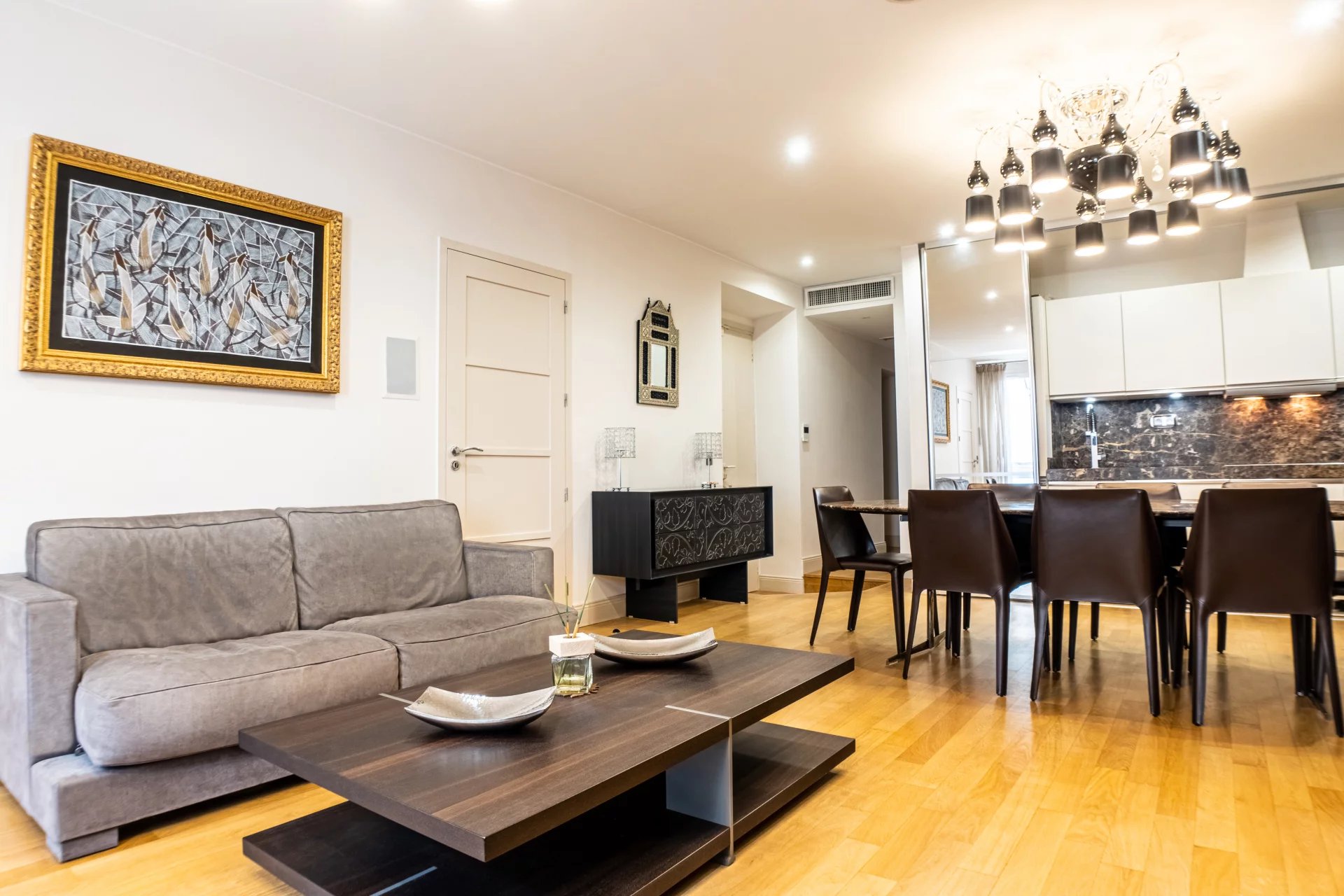 CANNES - RUE D'ANTIBES - 4 PIECES