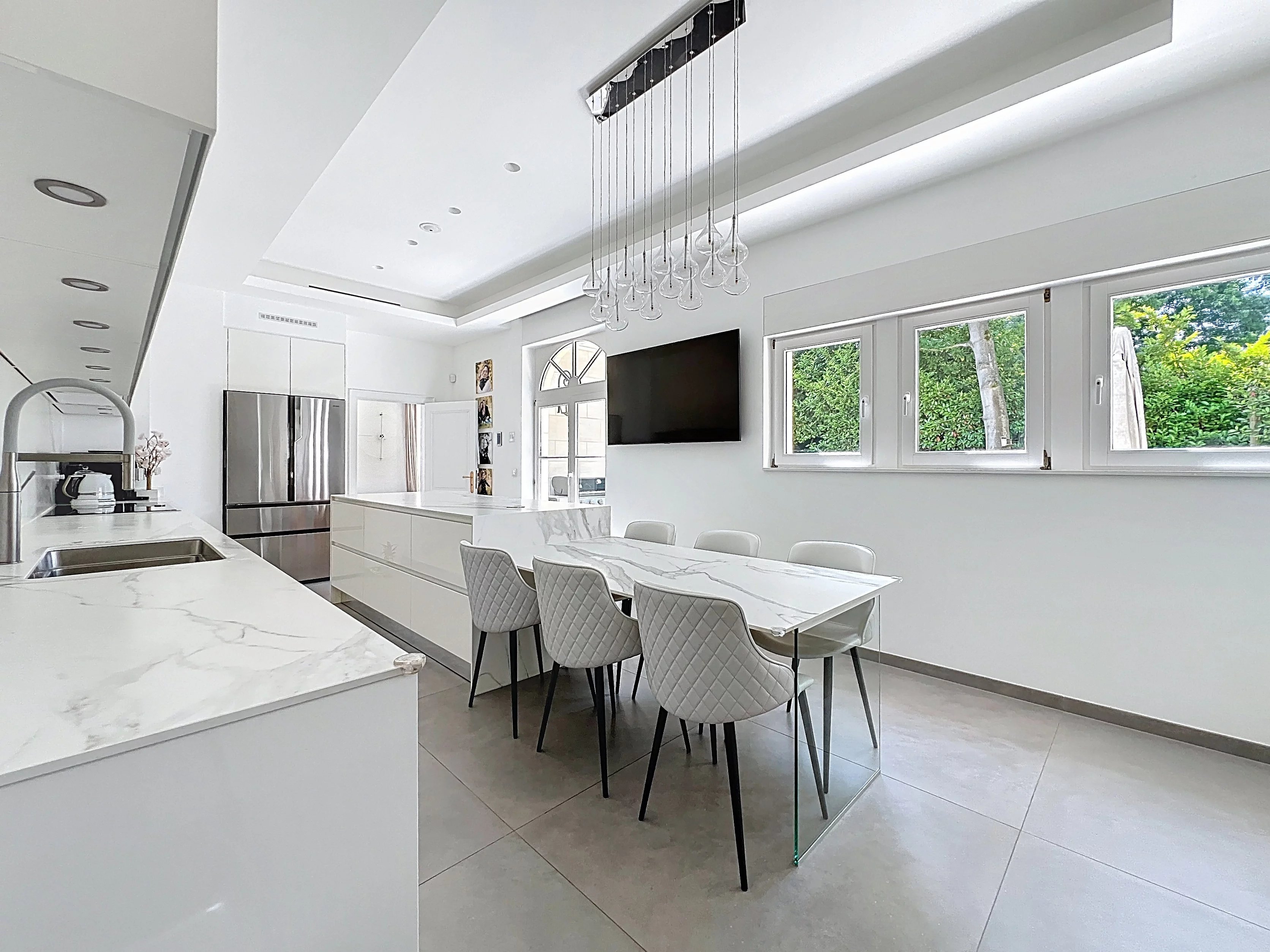 Prachtig huis in zijn groene omhulsel