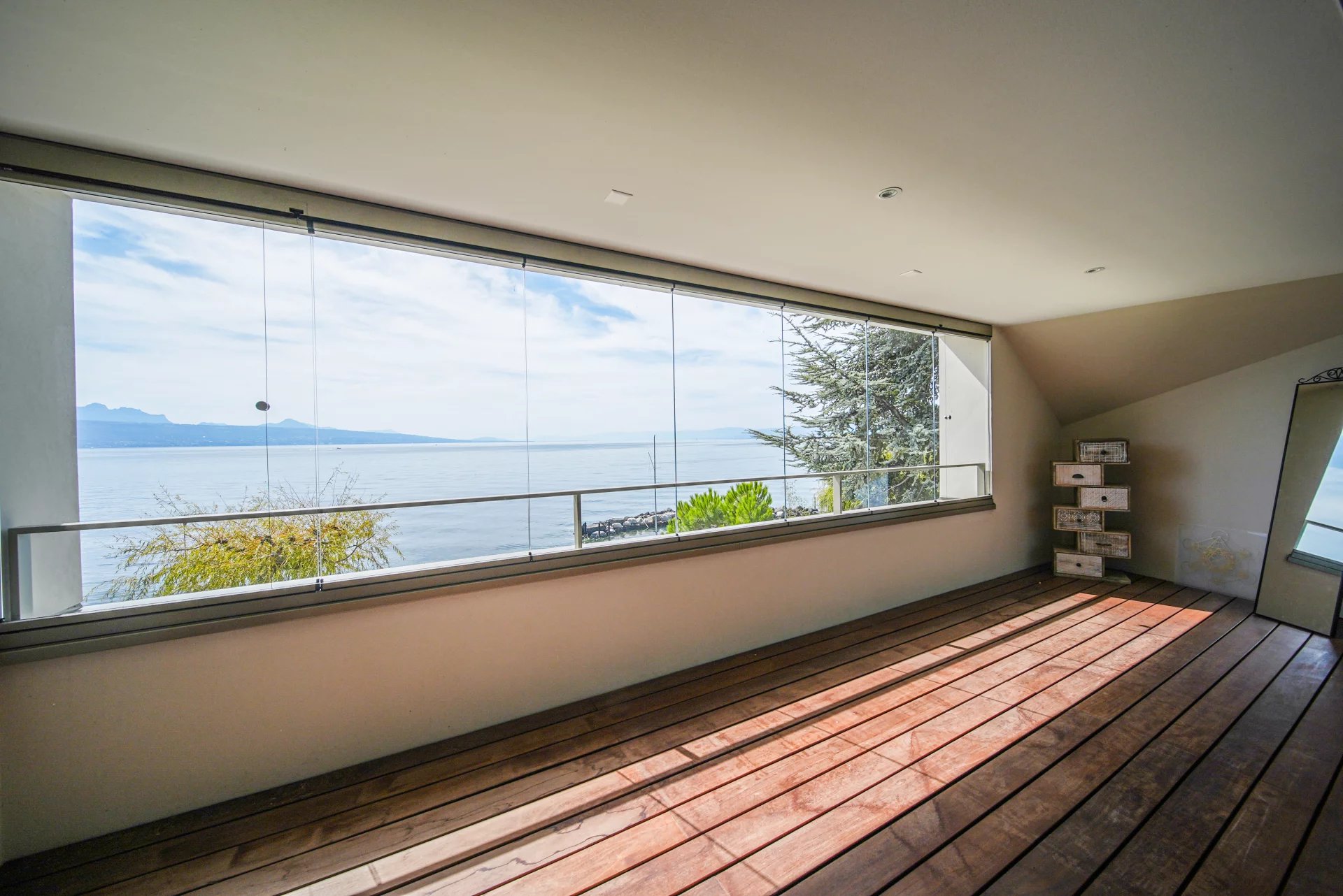 Villa d'exception en première ligne du lac !