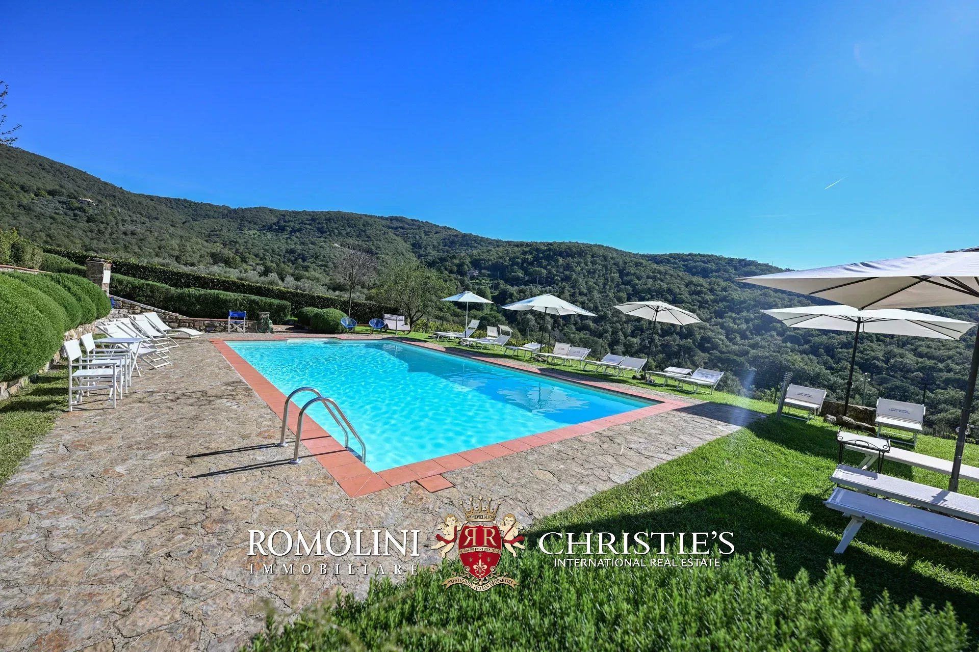 17 Bedroom Vineyard's Image 19