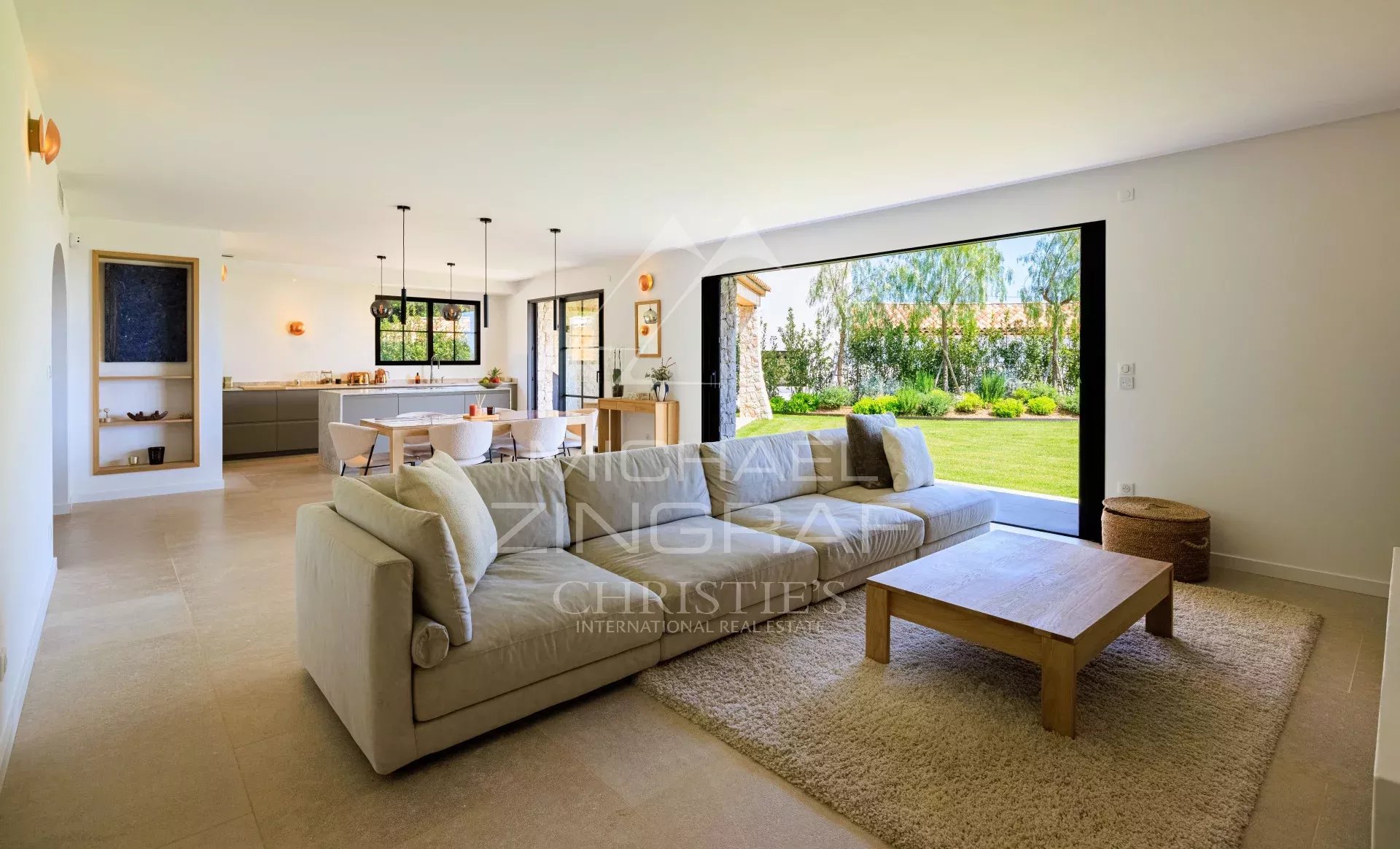 4 Bedroom Villa/Townhouse's Image 6