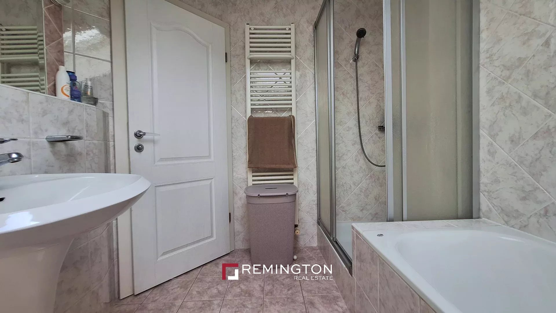 9 Bedroom Villa/Townhouse's Image 20
