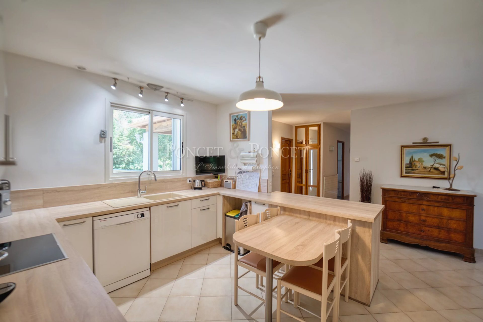 4 Bedroom Villa/Townhouse's Image 6