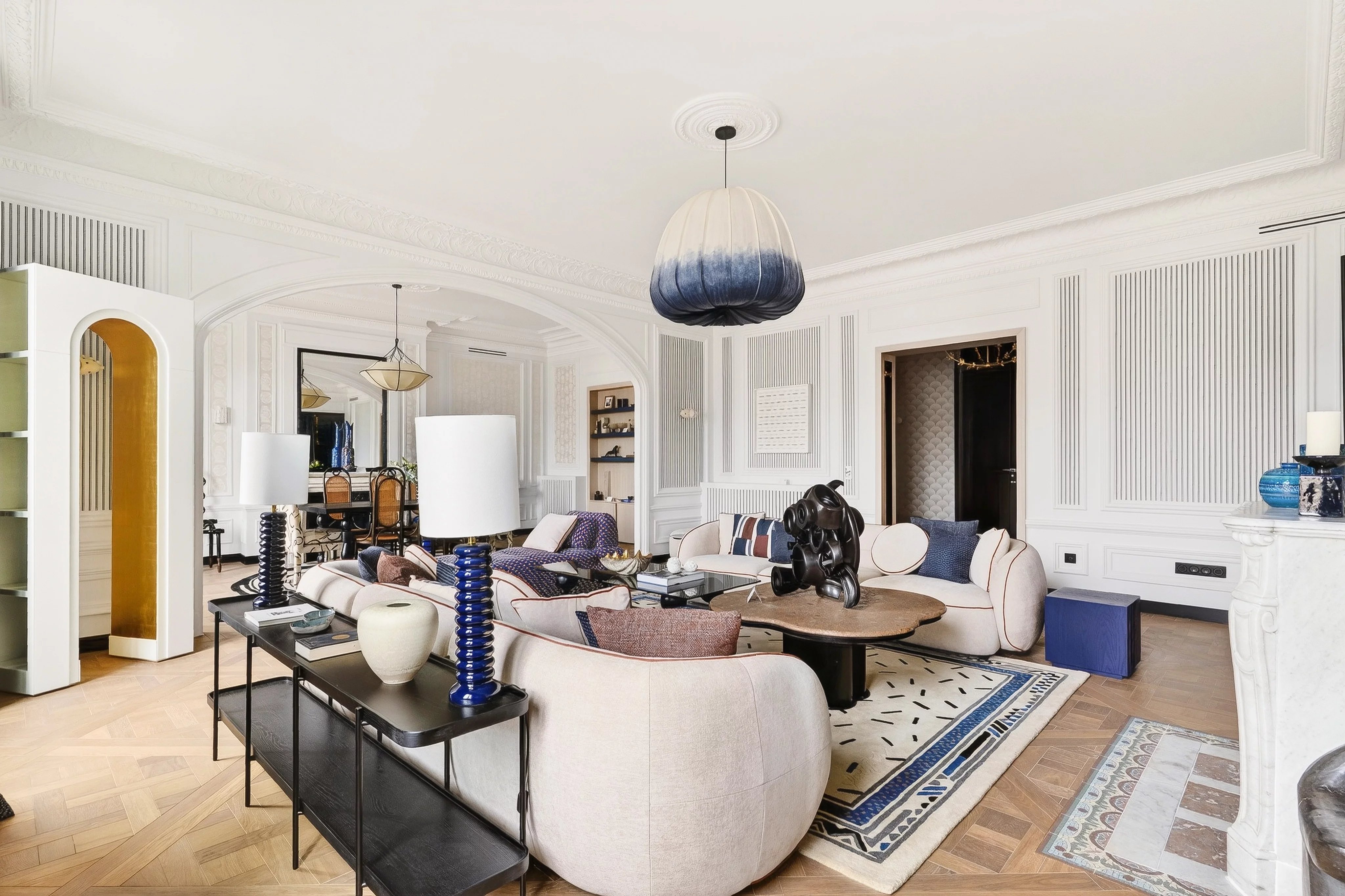 Superb renovated reception apartment with open views