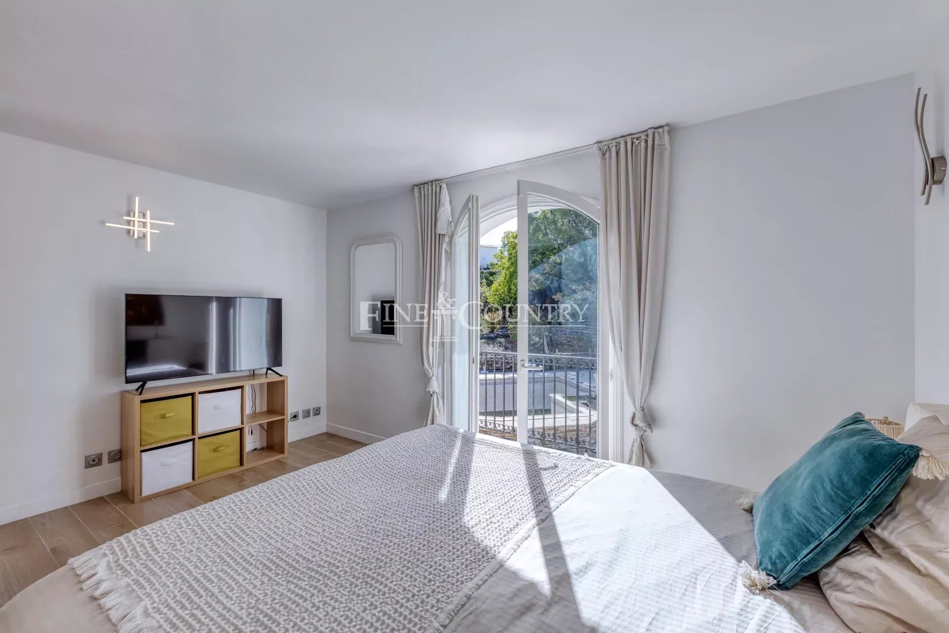 Photo of For sale  Villa in Valbonne - Panoramic view