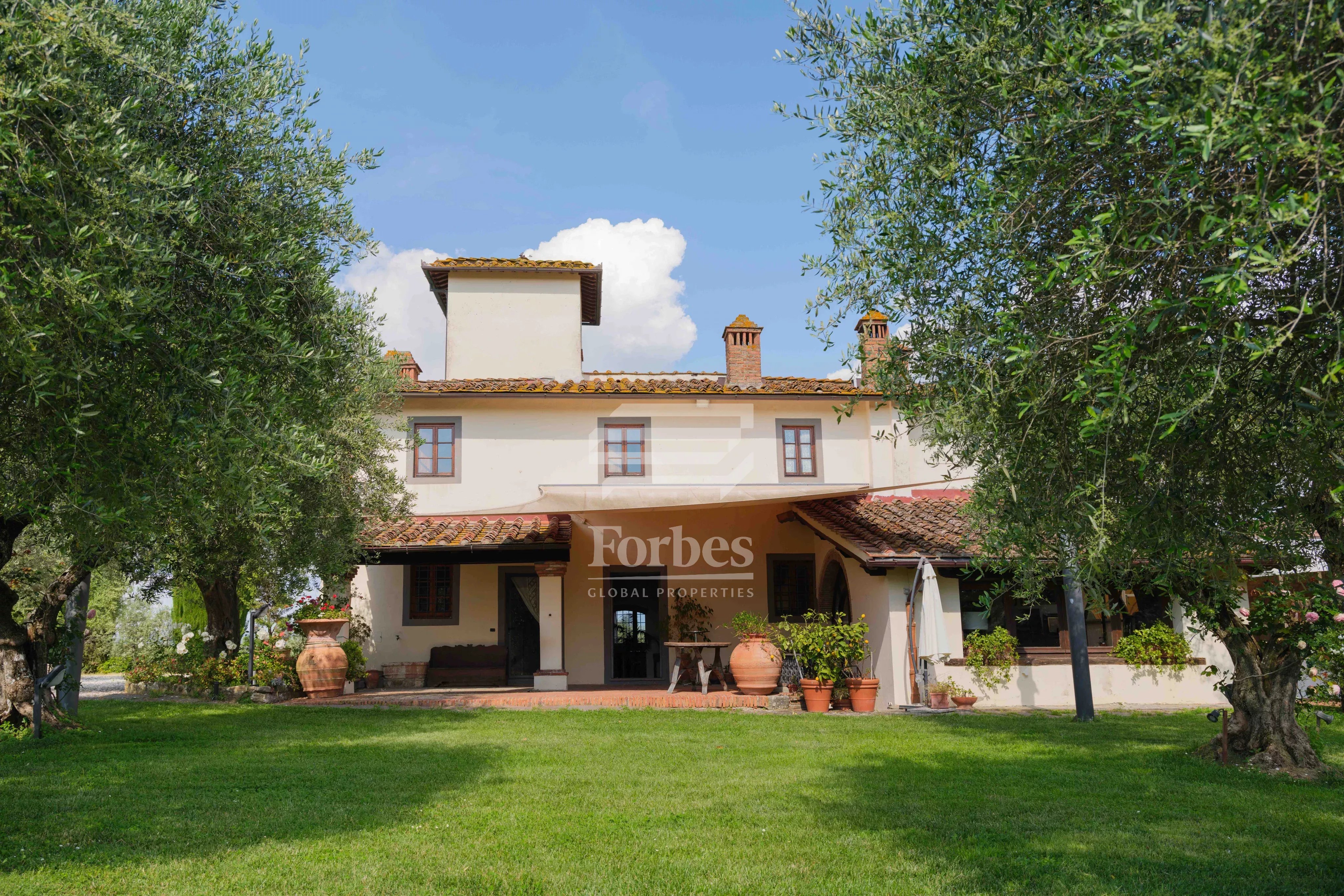 Farmhouse for sale in Tuscany, just minutes from Florence