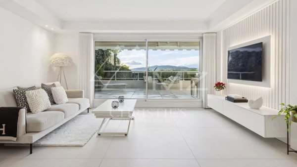 Superb contemporary 3-room apartment near the city center — photo 1